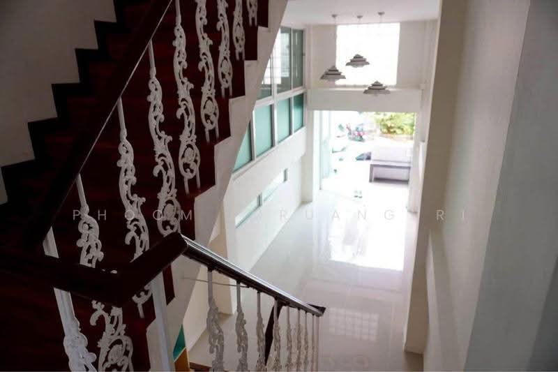 6-BR Townhouse, Bangkok, Phra Kanong Nua, Watthana, Bangkok, 6 Bedrooms, 386 sqm, Townhouse For Sale, by Phoom Imruangsri, 500632632 - DDproperty.com