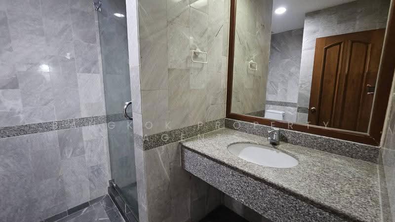 Las Colinas, Bangkok, Sukhumvit 21 Road, Khlongtoei Nua, Watthana, Bangkok, 4 Bedrooms, 240 sqm, Condo For Rent, by BANGKOK PROPERTY AGENTS, 500632734 - DDproperty.com