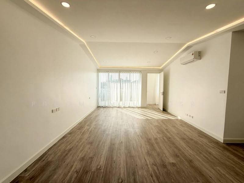 4-BR Townhouse, Bangkok, Khlong Tan Nua, Watthana, Bangkok, 4 Bedrooms, 250 sqm, Townhouse For Sale, by Phoom Imruangsri, 500632787 - DDproperty.com