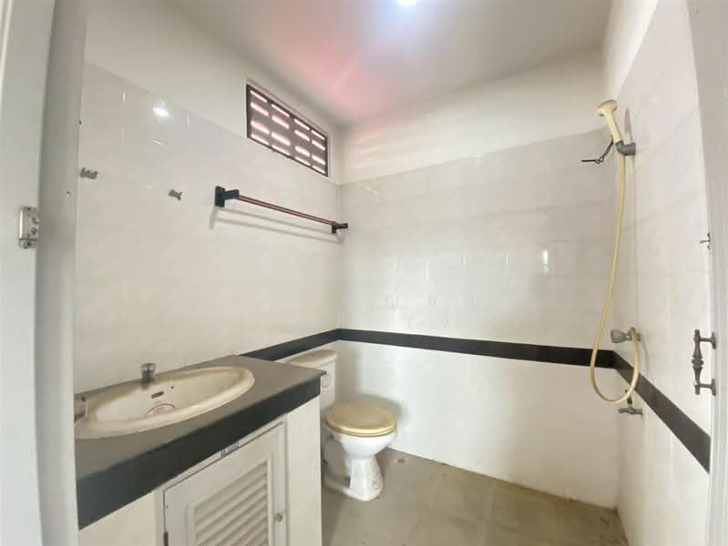 บ้านเดี่ยว 2 ชั้น 61.2 ตร.ว. บ้านเดี่ยว ใกล้มหาวิทยาลัยเทคโนโลยีราชมงคลธัญบุรี ถนนรังสิต-นครนายก, Pathum Thani, ถนนรังสิต-นครนายก, Khlong Hok, Khlong Luang, Pathum Thani, 3 Bedrooms, 240 sqm, Single Detached House For Sale, by คุณ กัญญ์ชญา คารมดี (จิ๋ว), 500632852 - DDproperty.com