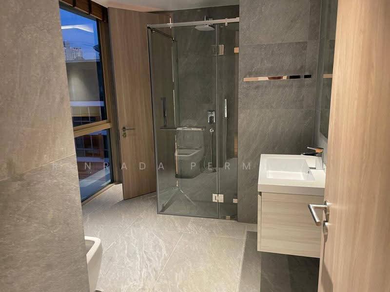 Ficus Lane, Bangkok, Soi Sukhumvit 44/1, Phra Kanong, Khlong Toei, Bangkok, 5 Bedrooms, 420 sqm, Condo For Rent, by Rinrada Permpool, 500632985 - DDproperty.com