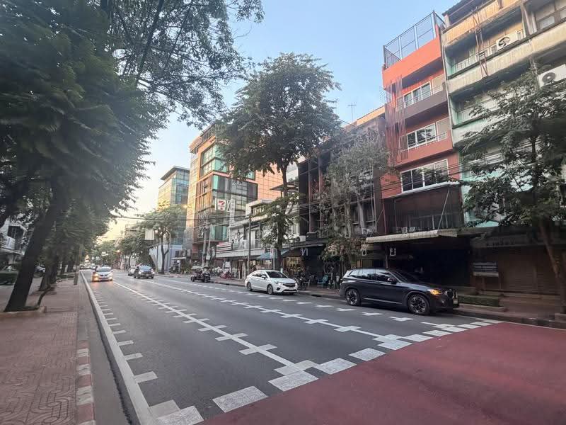 ขายตึกแถว 12 ตร.ว. ริมถนนบำรุงเมือง ตกแต่งสวย 12 ล้านบาท, Bangkok, บำรุงเมือง, Khlong Maha Nak, Pom Prap Sattru Phai, Bangkok, , 200 sqm, Shophouse For Sale, by ยอดชาย สราญฤทธิชัย, 500633564 - DDproperty.com