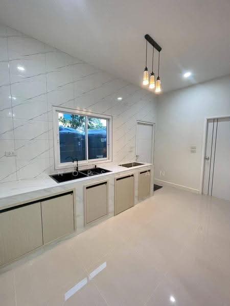 Semi-detached houses for sale in Hat Yai city—only 2 units left. Features 3 bedrooms, Songkhla, Khlong Hae, Hat Yai, Songkhla, 3 Bedrooms, 120 sqm, Semi-Detached House (Twin House) For Sale, by Rachen Nopsuwan, 500633635 - DDproperty.com