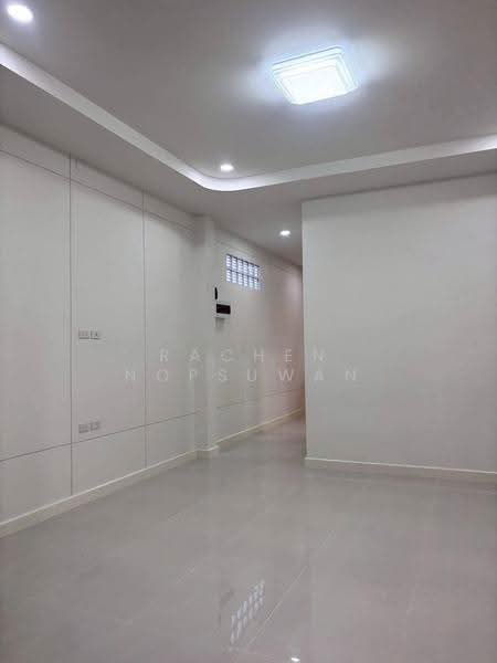 Semi-detached houses for sale in Hat Yai city—only 2 units left. Features 3 bedrooms, Songkhla, Khlong Hae, Hat Yai, Songkhla, 3 Bedrooms, 120 sqm, Semi-Detached House (Twin House) For Sale, by Rachen Nopsuwan, 500633635 - DDproperty.com