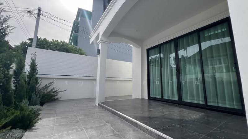 บ้านเดี่ยวหลังมุม นวมินทร์ บางกะปิ, Bangkok, Nuan Chan, Bueng Kum, Bangkok, 3 Bedrooms, 320 sqm, Single Detached House For Sale, by ปภัชญา ธนัตถ์ภรณ์, 500633650 - DDproperty.com