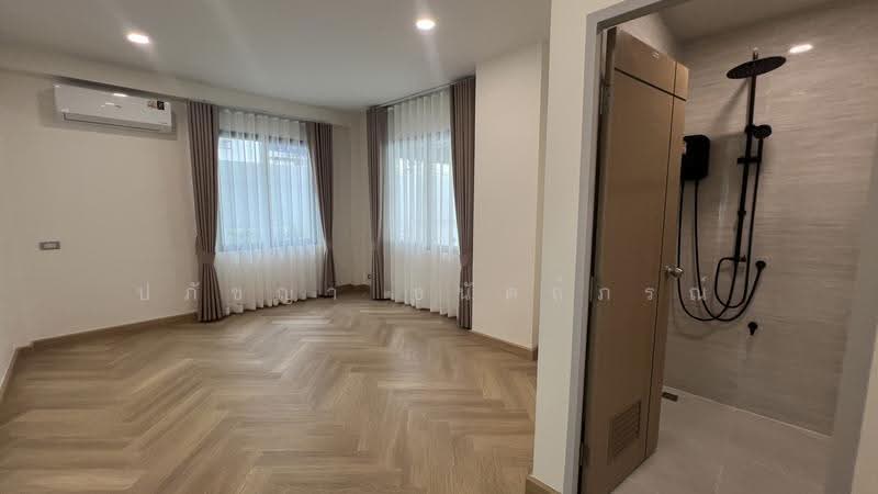 บ้านเดี่ยวหลังมุม นวมินทร์ บางกะปิ, Bangkok, Nuan Chan, Bueng Kum, Bangkok, 3 Bedrooms, 320 sqm, Single Detached House For Sale, by ปภัชญา ธนัตถ์ภรณ์, 500633650 - DDproperty.com