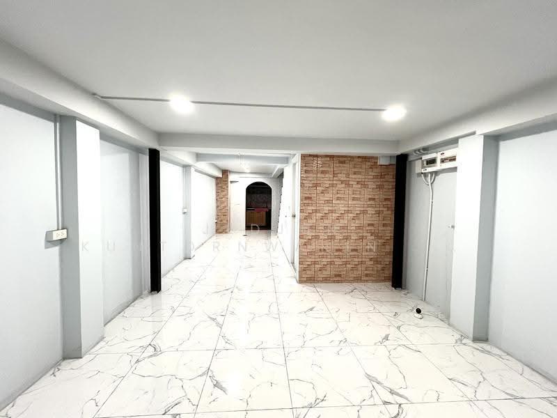 Shophouse for sale near Huachiew hospital 4storey 195sqm, Bangkok, บำรุงเมือง, Khlong Maha Nak, Pom Prap Sattru Phai, Bangkok, , 195 sqm, Shophouse For Sale, by Jedjun Kuntornwarin (Jamie), 500633769 - พื้นที่ชั้นล่าง - DDproperty.com