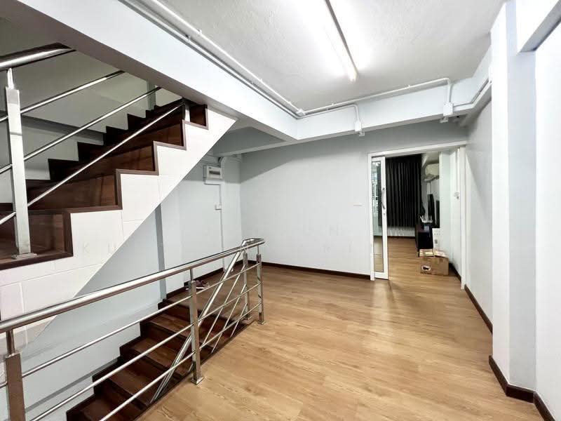 Shophouse for sale near Huachiew hospital 4storey 195sqm, Bangkok, บำรุงเมือง, Khlong Maha Nak, Pom Prap Sattru Phai, Bangkok, , 195 sqm, Shophouse For Sale, by Jedjun Kuntornwarin (Jamie), 500633769 - DDproperty.com