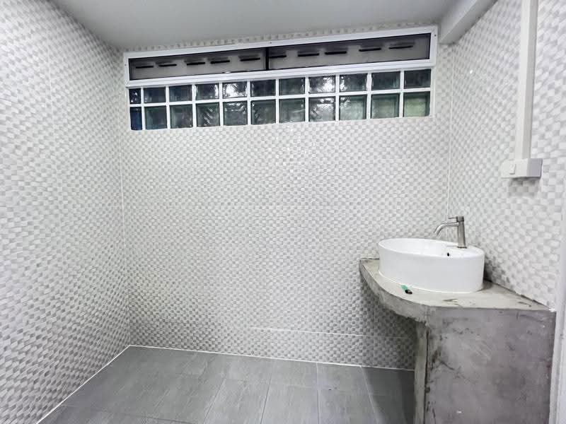 Shophouse for sale near Huachiew hospital 4storey 195sqm, Bangkok, บำรุงเมือง, Khlong Maha Nak, Pom Prap Sattru Phai, Bangkok, , 195 sqm, Shophouse For Sale, by Jedjun Kuntornwarin (Jamie), 500633769 - DDproperty.com