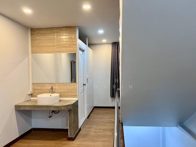 Shophouse for sale near Huachiew hospital 4storey 195sqm, Bangkok, บำรุงเมือง, Khlong Maha Nak, Pom Prap Sattru Phai, Bangkok, , 195 sqm, Shophouse For Sale, by Jedjun Kuntornwarin (Jamie), 500633769 - DDproperty.com