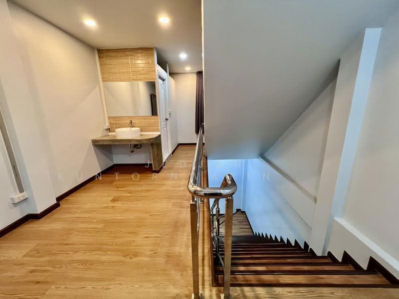 Shophouse for sale near Huachiew hospital 4storey 195sqm, Bangkok, บำรุงเมือง, Khlong Maha Nak, Pom Prap Sattru Phai, Bangkok, , 195 sqm, Shophouse For Sale, by Jedjun Kuntornwarin (Jamie), 500633769 - DDproperty.com