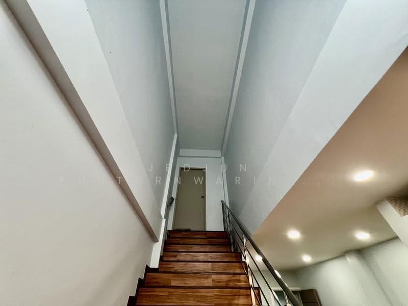Shophouse for sale near Huachiew hospital 4storey 195sqm, Bangkok, บำรุงเมือง, Khlong Maha Nak, Pom Prap Sattru Phai, Bangkok, , 195 sqm, Shophouse For Sale, by Jedjun Kuntornwarin (Jamie), 500633769 - ทางขึ้นดาดฟ้า - DDproperty.com