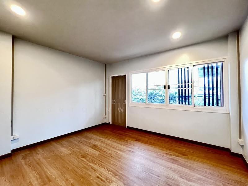 Shophouse for sale near Huachiew hospital 4storey 195sqm, Bangkok, บำรุงเมือง, Khlong Maha Nak, Pom Prap Sattru Phai, Bangkok, , 195 sqm, Shophouse For Sale, by Jedjun Kuntornwarin (Jamie), 500633769 - ห้องนอน - DDproperty.com