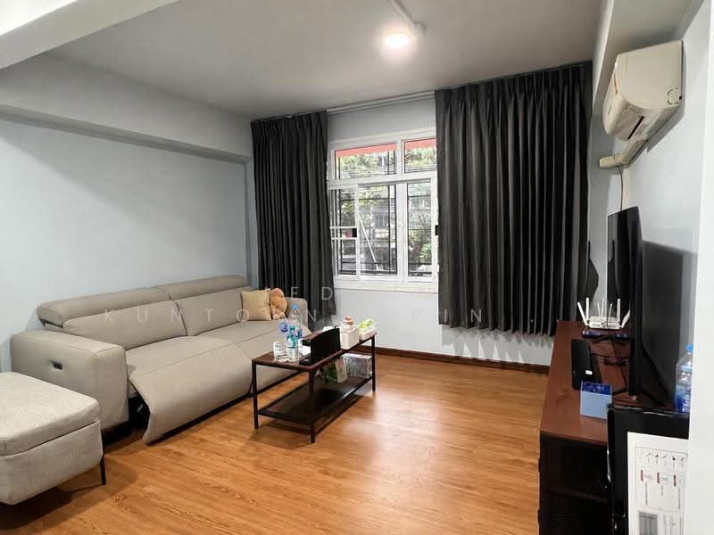 Shophouse for sale near Huachiew hospital 4storey 195sqm, Bangkok, บำรุงเมือง, Khlong Maha Nak, Pom Prap Sattru Phai, Bangkok, , 195 sqm, Shophouse For Sale, by Jedjun Kuntornwarin (Jamie), 500633769 - ห้องอเนกประสงค์ชั้นลอย - DDproperty.com