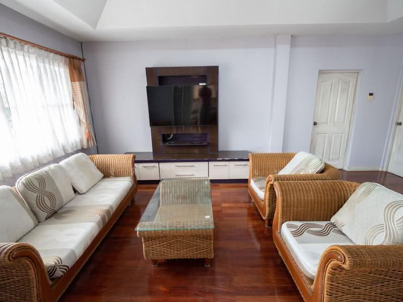 Nantawan Suanluang Rama 9, Bangkok, Chaloem Phra Kiat Rama 9, Soi 62, Dok Mai, Prawet, Bangkok, 5 Bedrooms, 300 sqm, Single Detached House For Rent, by TITISAK Jane, 500633782 - DDproperty.com