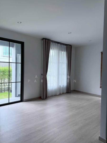Saransiri Ramkhamhaeng, Bangkok, 1499, Khlong Song Ton Nun, Lat Krabang, Bangkok, 3 Bedrooms, 188 sqm, Single Detached House For Rent, by Airada Parasarn, 500633925 - DDproperty.com