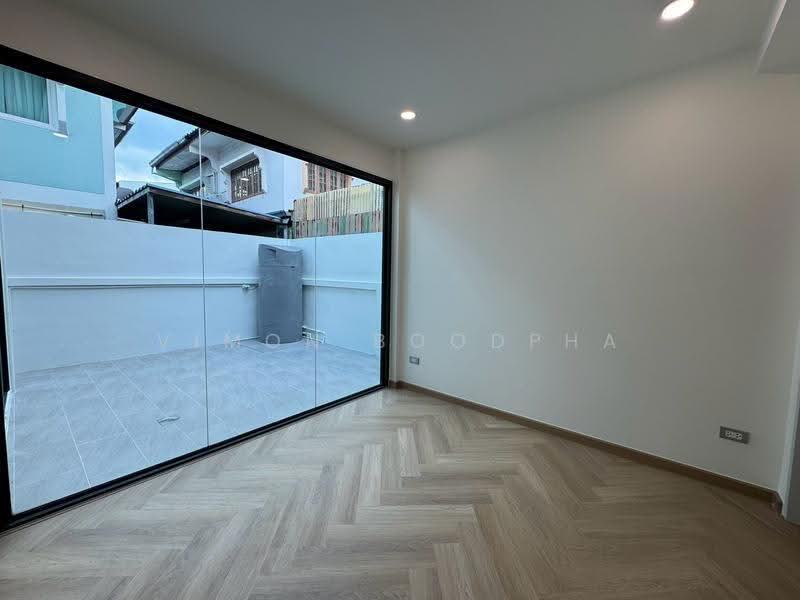 บ้านเดี่ยว ลาดพร้าว87, Bangkok, Khlong Chaokhun Sing, Wang Thonglang, Bangkok, 5 Bedrooms, 250 sqm, Single Detached House For Sale, by Vimon Boodpha, 500634015 - DDproperty.com