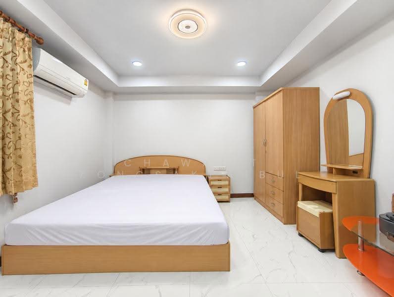 Baan Pruksa 20 Lumlukka Klong 2, Pathum Thani, Soi Lam Luk Ka 11, Khu Khot, Lam Luk Ka, Pathum Thani, 5 Bedrooms, 500 sqm, Townhouse For Sale, by CHAWALIT KONGSAKPAIBUL, 500634062 - DDproperty.com