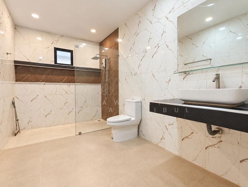 Baan Pruksa 20 Lumlukka Klong 2, Pathum Thani, Soi Lam Luk Ka 11, Khu Khot, Lam Luk Ka, Pathum Thani, 5 Bedrooms, 500 sqm, Townhouse For Sale, by CHAWALIT KONGSAKPAIBUL, 500634062 - DDproperty.com