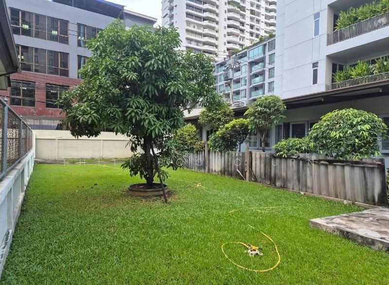 House with land for rent, prime location for business, near BTS Asok, Bangkok, Khlongtoei Nua, Watthana, Bangkok, 3 Bedrooms, 400 sqm, Single Detached House For Rent, by Thiti Boonchurn, 500634070 - DDproperty.com