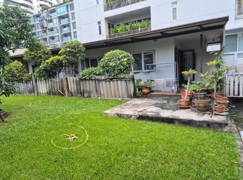 House with land for rent, prime location for business, near BTS Asok, Bangkok, Khlongtoei Nua, Watthana, Bangkok, 3 Bedrooms, 400 sqm, Single Detached House For Rent, by Thiti Boonchurn, 500634070 - DDproperty.com
