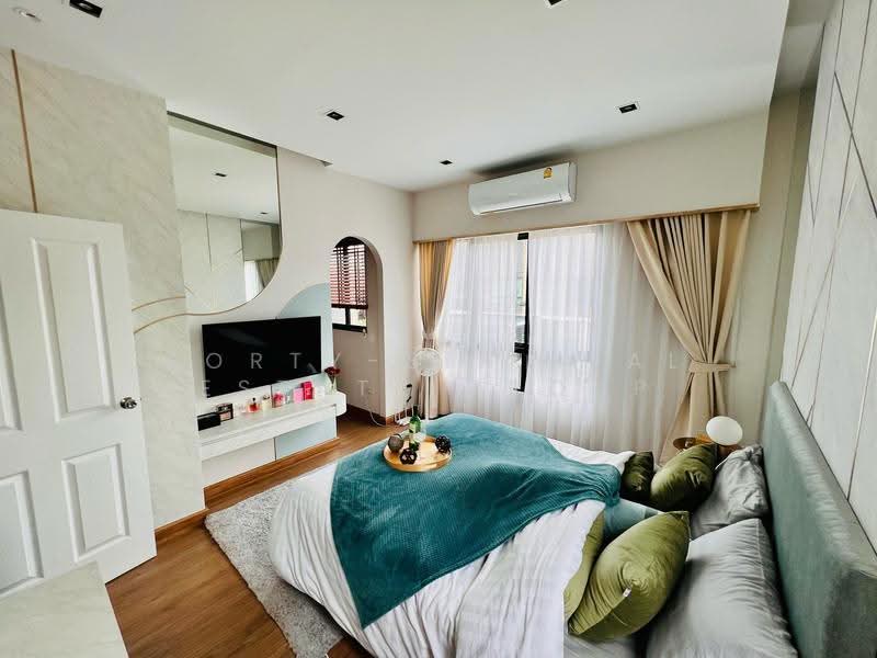 The Thamm Iconic Onnut-Motorway, Bangkok, 987 Soi Lat Krabang 3, Lat Krabang, Bangkok, 2 Bedrooms, 135 sqm, Townhouse For Rent, by Forty-Six Real Estate Group, 500634094 - DDproperty.com