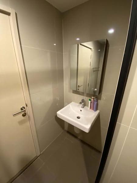 The Base Phetchaburi-Thonglor, Bangkok, Phetchaburi Rd, Bang Kapi, Huai Khwang, Bangkok, 1 Bedroom, 34 sqm, Condo For Sale, by Khun Toey เตย, 500634260 - DDproperty.com