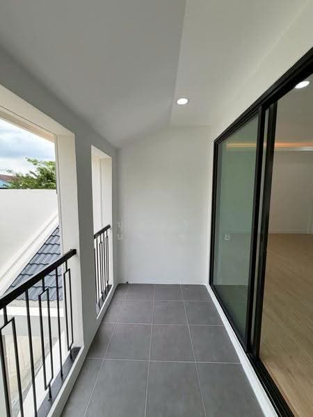 รีโนเวทใหม่ ฟรีโอน สไตล์โมเดิร์น สวยมาก ม.รัตนวลัย วิภาวดีรังสิต 39 ขายบ้านแฝด 2 ชั้น บ้าน 3นอน3น้ำ, กรุงเทพ, วิภาวดีรังสิต, สีกัน, ดอนเมือง, กรุงเทพ, 160 ตร.ม., บ้านแฝด ขาย, โดย บุษบา รัตนวงษ์ชัย, 500634326 - DDproperty.com