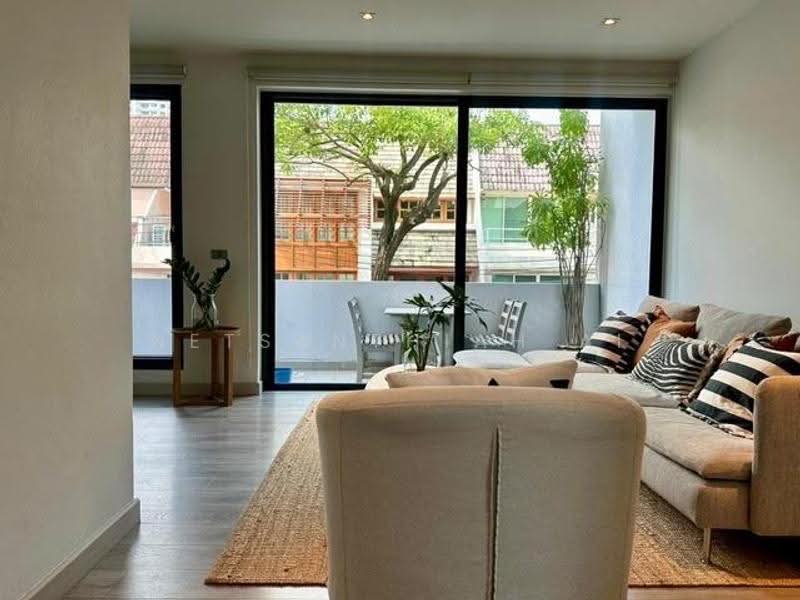 Townhouse Sukhumvit 39 Soi Phrom Phan, Bangkok, ซอยสุขุมวิท 39 (พร้อมพันธุ์), Khlong Tan Nua, Watthana, Bangkok, 3 Bedrooms, 220 sqm, Townhouse For Rent, by Netsanthiah Ai, 500634484 - DDproperty.com