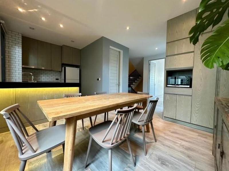 Townhouse Sukhumvit 39 Soi Phrom Phan, Bangkok, ซอยสุขุมวิท 39 (พร้อมพันธุ์), Khlong Tan Nua, Watthana, Bangkok, 3 Bedrooms, 220 sqm, Townhouse For Rent, by Netsanthiah Ai, 500634484 - DDproperty.com