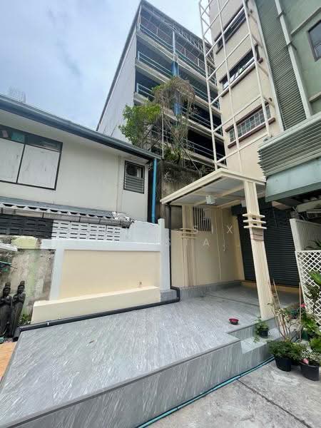 ปล่อยเช่าอาคารพาณิชย์รีโนเวทใหม่ ใจกลางสีลม–พัฒน์พงศ์ | สุรวงศ์ ซอย 5, Bangkok, Suriyawong, Bang Rak, Bangkok, , 220 sqm, Shophouse For Rent, by Forty-Six Real Estate Group, 500634550 - DDproperty.com