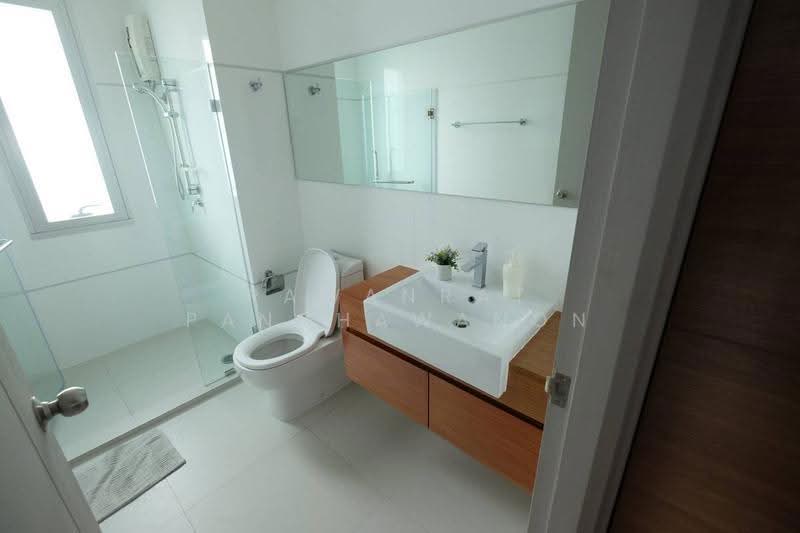 Thru Thonglor, Bangkok, Petchaburi Road, Bang Kapi, Huai Khwang, Bangkok, 2 Bedrooms, 62 sqm, Condo For Rent, by Pawanrat Panchawanon, 500634706 - DDproperty.com
