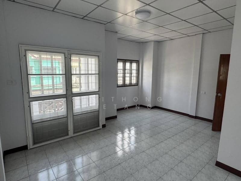Petcharat Village Soi Lam Luk Ka 15, Khu Khot, Pathum Thani, Townhouse 2 Beds 2 Baths, Pathum Thani, ลำลูกกา 15, Khu Khot, Lam Luk Ka, Pathum Thani, 2 Bedrooms, 120 sqm, Townhouse For Sale, by Sirithong Saetang, 500634818 - DDproperty.com