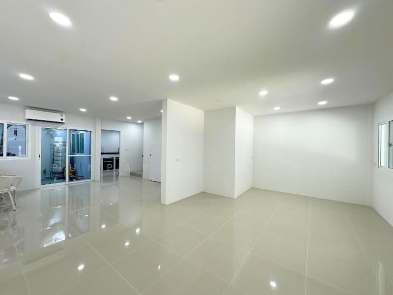 Prachakornthai Village Ladproa 93, Bangkok, Khlong Chaokhun Sing, Wang Thonglang, Bangkok, 3 Bedrooms, 158 sqm, Townhouse For Sale, by Punpapa Rassamee, 500634929 - DDproperty.com