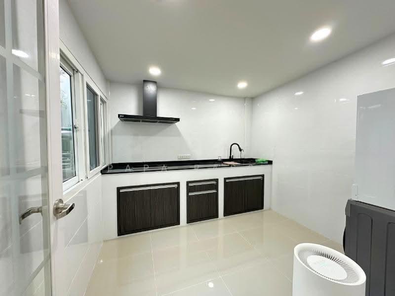 Prachakornthai Village Ladproa 93, Bangkok, Khlong Chaokhun Sing, Wang Thonglang, Bangkok, 3 Bedrooms, 158 sqm, Townhouse For Sale, by Punpapa Rassamee, 500634929 - DDproperty.com