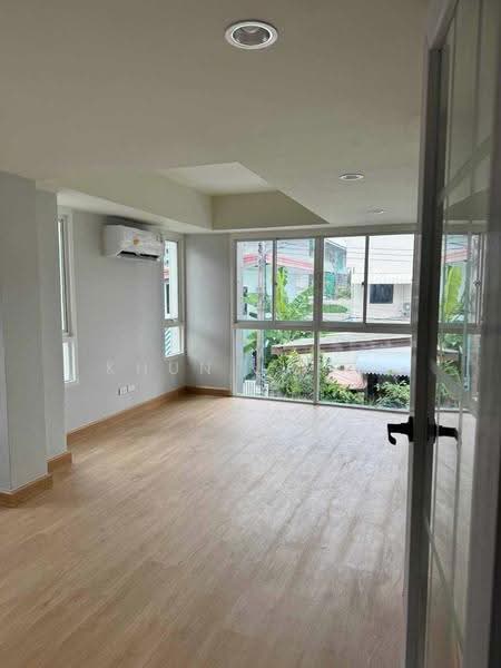 3-Storey Pet-Friendly Townhouse for Rent Near BTS Ekkamai (SPSJP731), Bangkok, ปรีดี พนมยงค์ 31, Khlong Tan Nua, Watthana, Bangkok, 3 Bedrooms, 178 sqm, Townhouse For Rent, by Khun Jane, 500635091 - DDproperty.com