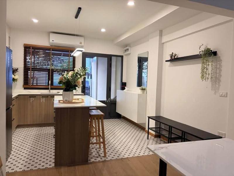 Khlong Tan Niwet Village, Bangkok, Khlong Tan Nuea, Watthana, Khlong Tan Nua, Watthana, Bangkok, 3 Bedrooms, 190 sqm, Townhouse For Sale, by Phoom Imruangsri, 500635698 - DDproperty.com