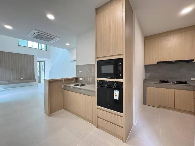 4-BR House, Phuket, Kathu, Phuket, 4 Bedrooms, 290 sqm, Single Detached House For Sale, by Puttirat Kleebyam, 500635717 - DDproperty.com
