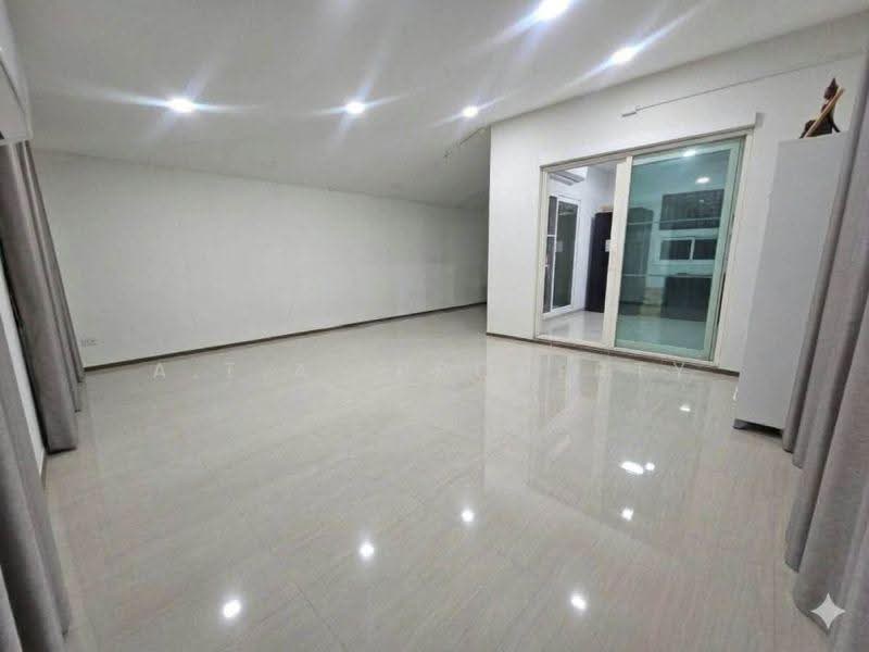 Village Park Sriracha, Chon Buri (Pattaya), Laem Chabang, Bang Lamung, Bang Lamung (Pattaya), Chon Buri (Pattaya), 3 Bedrooms, 200 sqm, Single Detached House For Sale, by A.T.A. Property, 500635738 - DDproperty.com