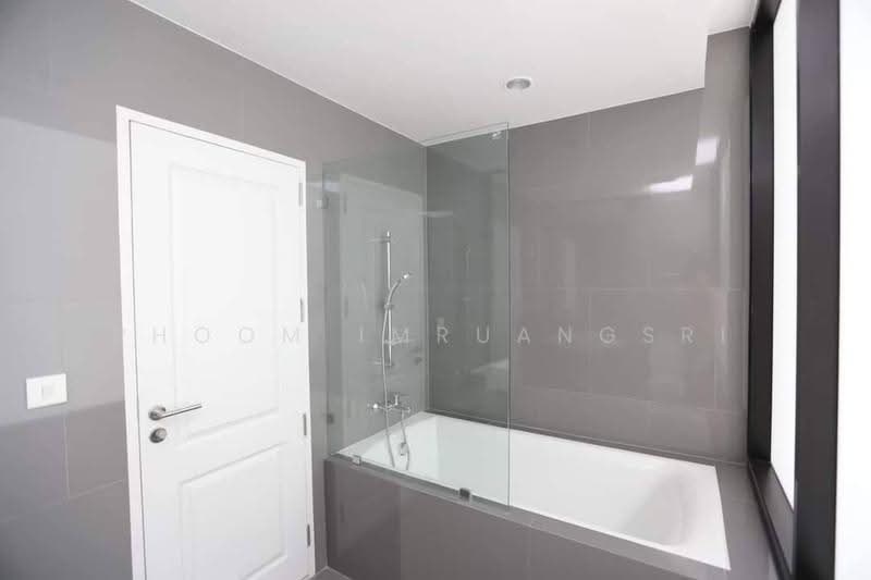 Noble Revo Silom, Bangkok, 88 Soi Surasak Surasak Road, Silom, Bang Rak, Bangkok, 2 Bedrooms, 66 sqm, Condo For Sale, by Phoom Imruangsri, 500635774 - DDproperty.com