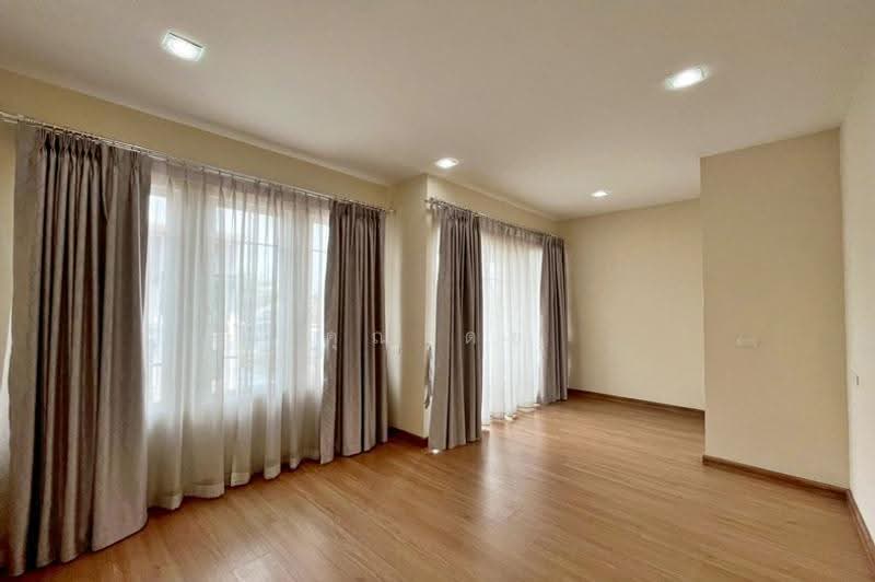 Golden Town 2 Ladprao-Kaset Nawamin, Bangkok, Soi Nawamin 42 Yak 27, Khlong Kum, Bueng Kum, Bangkok, 5 Bedrooms, 187 sqm, Townhouse For Sale, by คุณเดย์, 500635907 - DDproperty.com