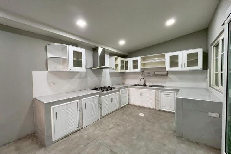 Golden Town 2 Ladprao-Kaset Nawamin, Bangkok, Soi Nawamin 42 Yak 27, Khlong Kum, Bueng Kum, Bangkok, 5 Bedrooms, 187 sqm, Townhouse For Sale, by คุณเดย์, 500635907 - DDproperty.com
