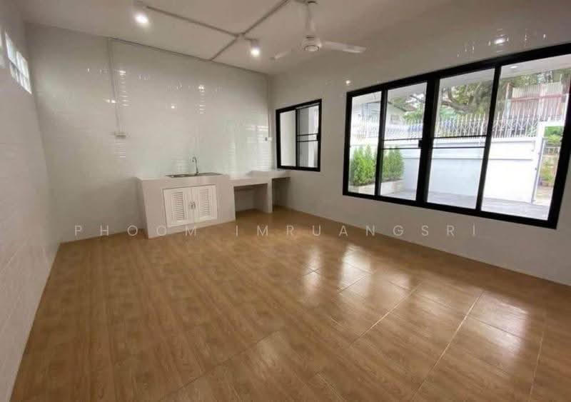 บ้าน 4-ห้องนอน, กรุงเทพ, สามเสนนอก, ห้วยขวาง, กรุงเทพ, 220 ตร.ม., บ้านเดี่ยว ให้เช่า, โดย Phoom Imruangsri, 500636312 - DDproperty.com