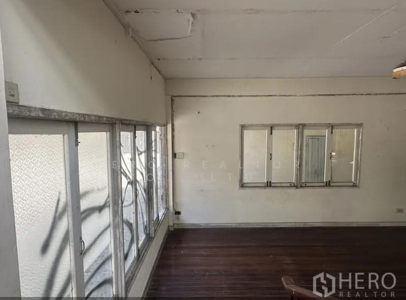 For Rent Detached House for commercial near BTS Phra Khanong Bangkok HRE01508, Bangkok, สุขุมวิท, Phra Kanong Nua, Watthana, Bangkok, , 195 sqm, Retail Space For Rent, by Hero Realtor Co., Ltd., 500636522 - DDproperty.com