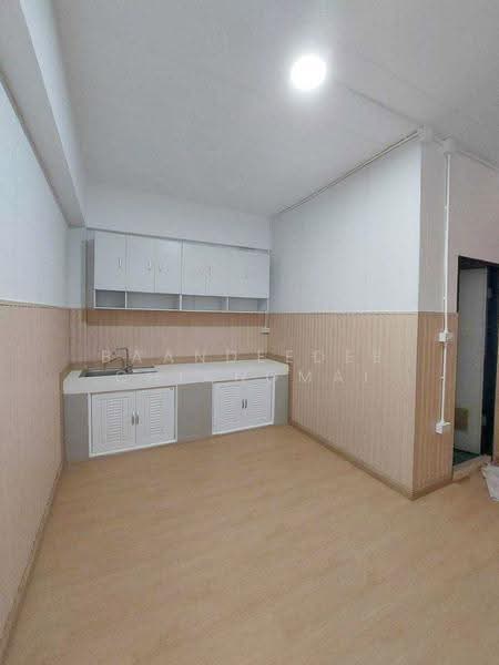 Townhome for rent near Meechok Plaza, Chiang Mai Rental Price: 13,000 THB / month Property No.4H158, Chiang Mai, San Phi Sua, Muang Chiang Mai, Chiang Mai, 2 Bedrooms, 100 sqm, Townhouse For Rent, by Baandeedee Chiangmai, 500636584 - DDproperty.com