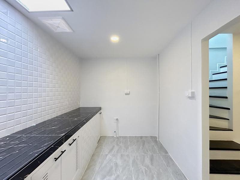 Renovated Townhouse: Uthong Place 2, Lam Luk Ka, Pathum Thani, Pathum Thani, ถนนประชาอุทิศ, Khu Khot, Lam Luk Ka, Pathum Thani, 2 Bedrooms, 64 sqm, Townhouse For Sale, by พิมพ์นภัส ภูธนภัทร, 500636794 - DDproperty.com