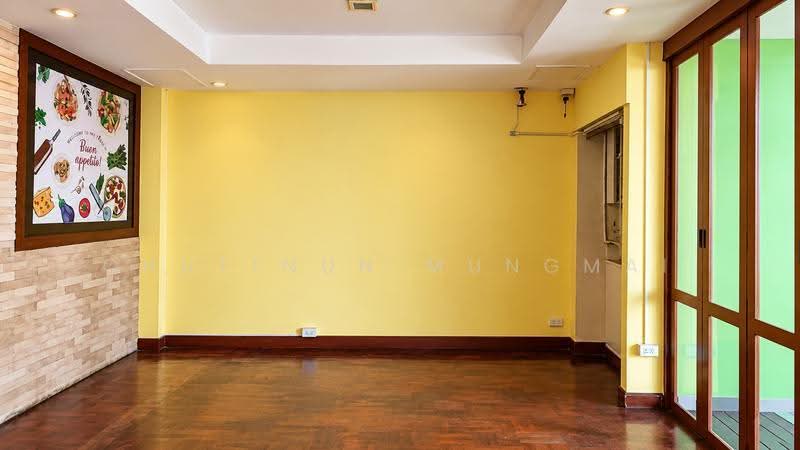 Shophouse For Rent in Phrom Phong | 5 min walk to BTS and EmQuartier, Bangkok, BTS Phrom Phong, Khlong Tan Nua, Watthana, Bangkok, , 319 sqm, Shophouse For Rent, by Chutinun Mungmai, 500636815 - DDproperty.com