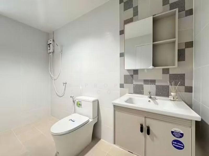 บ้านเดี่ยวพร้อมสระว่ายน้ำ สุทธิสาร, Bangkok, โชคอำนวย, Samsen Nok, Huai Khwang, Bangkok, 5 Bedrooms, 500 sqm, Single Detached House For Rent, by NTG Property House Co.,Ltd., 500637502 - DDproperty.com