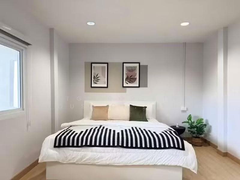 บ้านเดี่ยวพร้อมสระว่ายน้ำ สุทธิสาร, Bangkok, โชคอำนวย, Samsen Nok, Huai Khwang, Bangkok, 5 Bedrooms, 500 sqm, Single Detached House For Rent, by NTG Property House Co.,Ltd., 500637502 - DDproperty.com