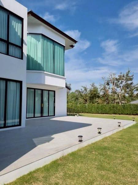 The Village Housing Estate by Horseshoe Point : เดอะ วิลเลจ เฮ้าส์ซิ่ง เอสเตท โดย ฮอร์สชู พอยท์, ชลบุรี, ถนนทุ่งกลม-ห้วยตาหนู, หนองปรือ, บางละมุง, ชลบุรี, 550 ตร.ม., บ้านเดี่ยว ขาย, โดย Patchara Srisak, 500637677 - DDproperty.com